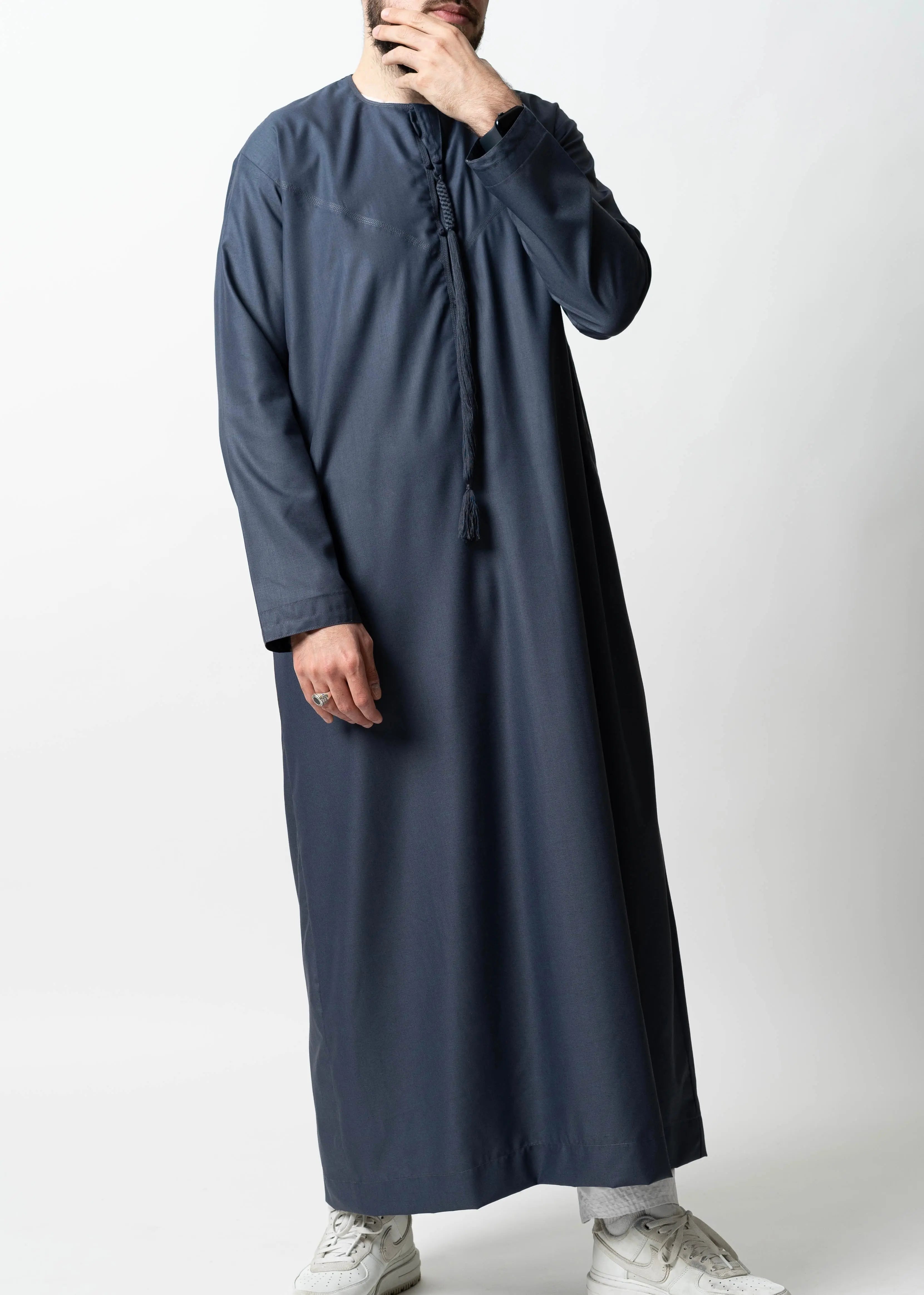Qamis homme : l’élégance et la pudeur au quotidien